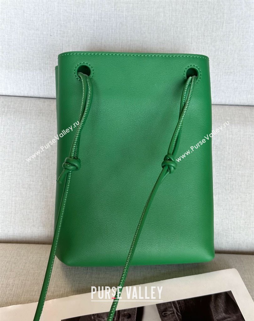 Loewe Pebble pouch Mini Bag in Smooth Calfskin Tropical Green 2025 9531 (nana-250408022)