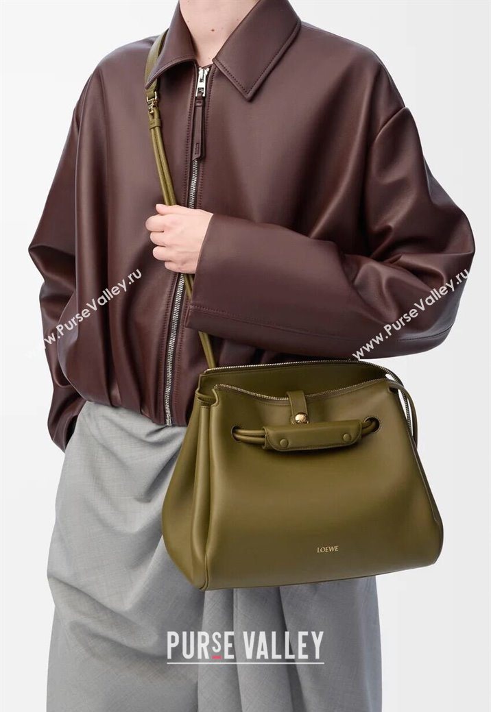 Loewe Medium Madrid bag in supple calfskin Green 2025 052451 (YS-250801044)