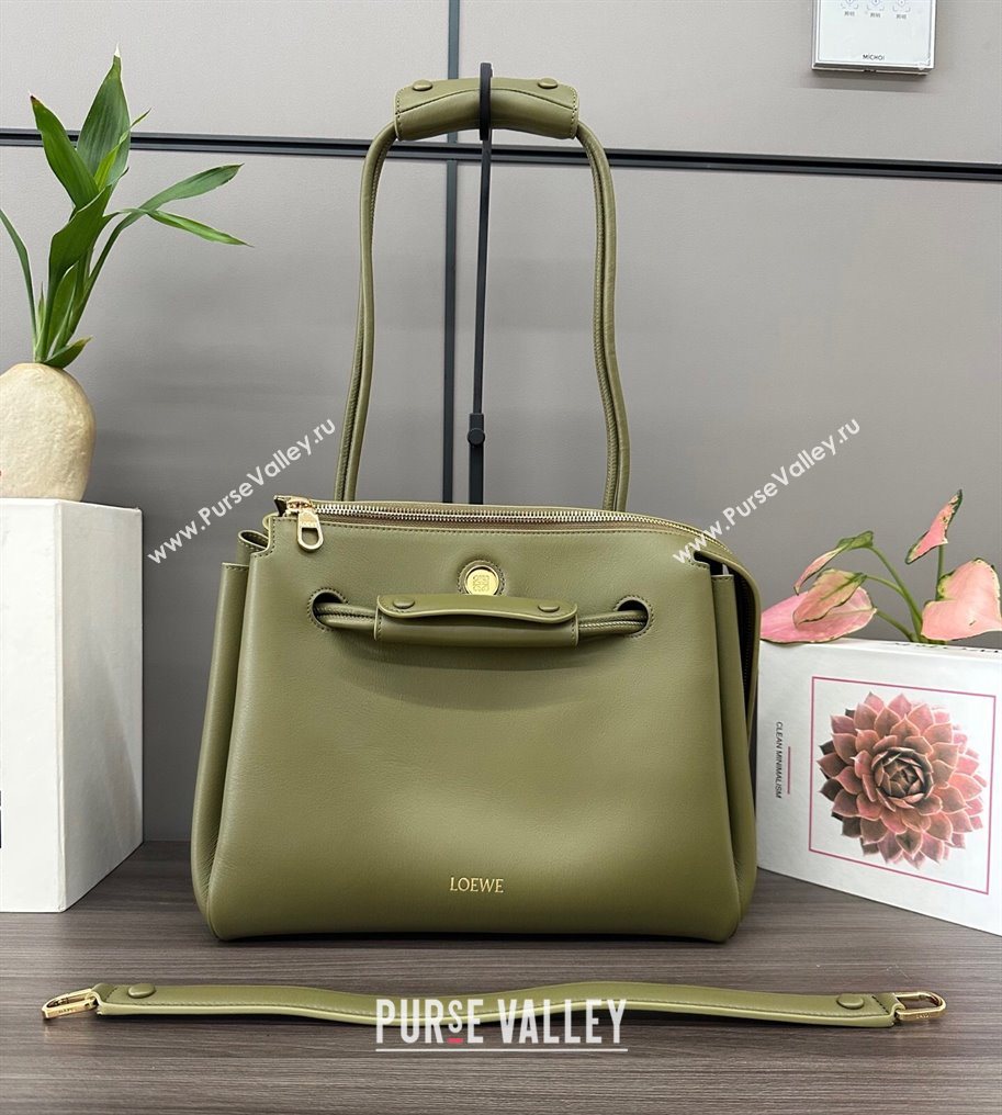 Loewe Medium Madrid bag in supple calfskin Green 2025 052451 (YS-250801044)