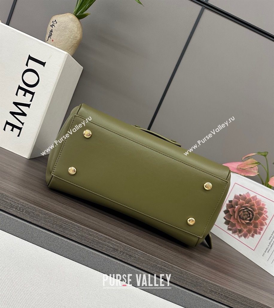 Loewe Medium Madrid bag in supple calfskin Green 2025 052451 (YS-250801044)