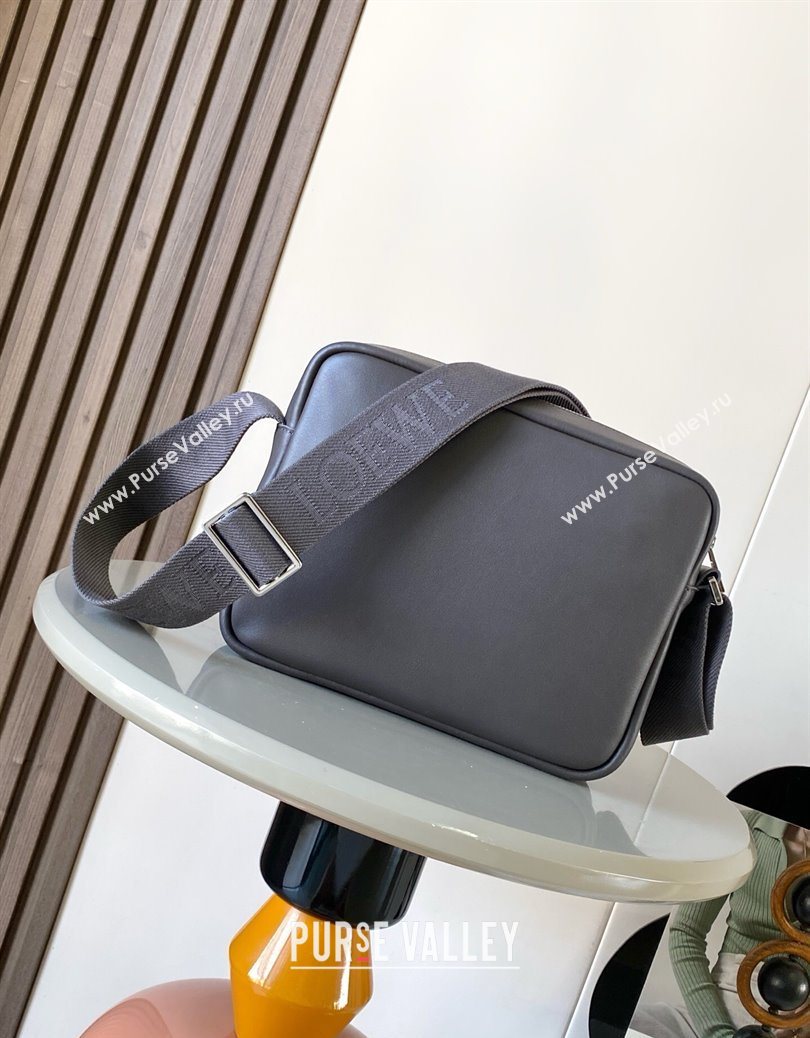 Loewe Medium Pebble messenger bag in smooth calfskin grey 2025 9094 (Ys-251121003)