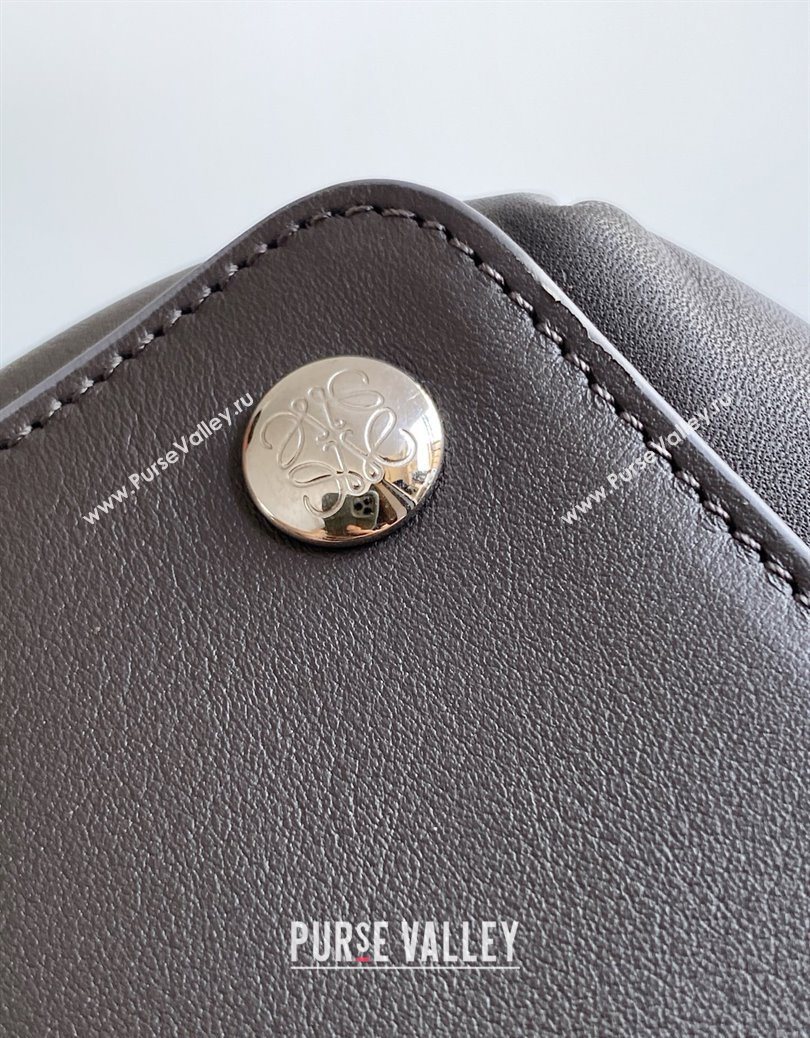 Loewe Medium Pebble messenger bag in smooth calfskin grey 2025 9094 (Ys-251121003)