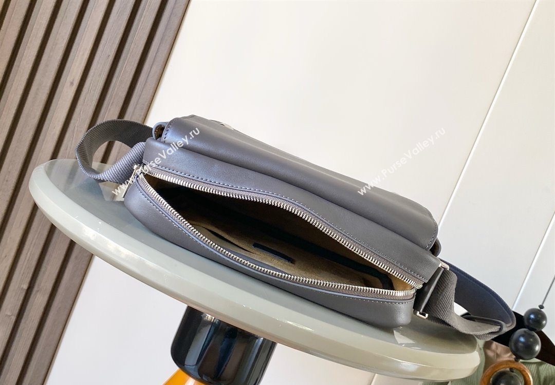 Loewe Medium Pebble messenger bag in smooth calfskin grey 2025 9094 (Ys-251121003)