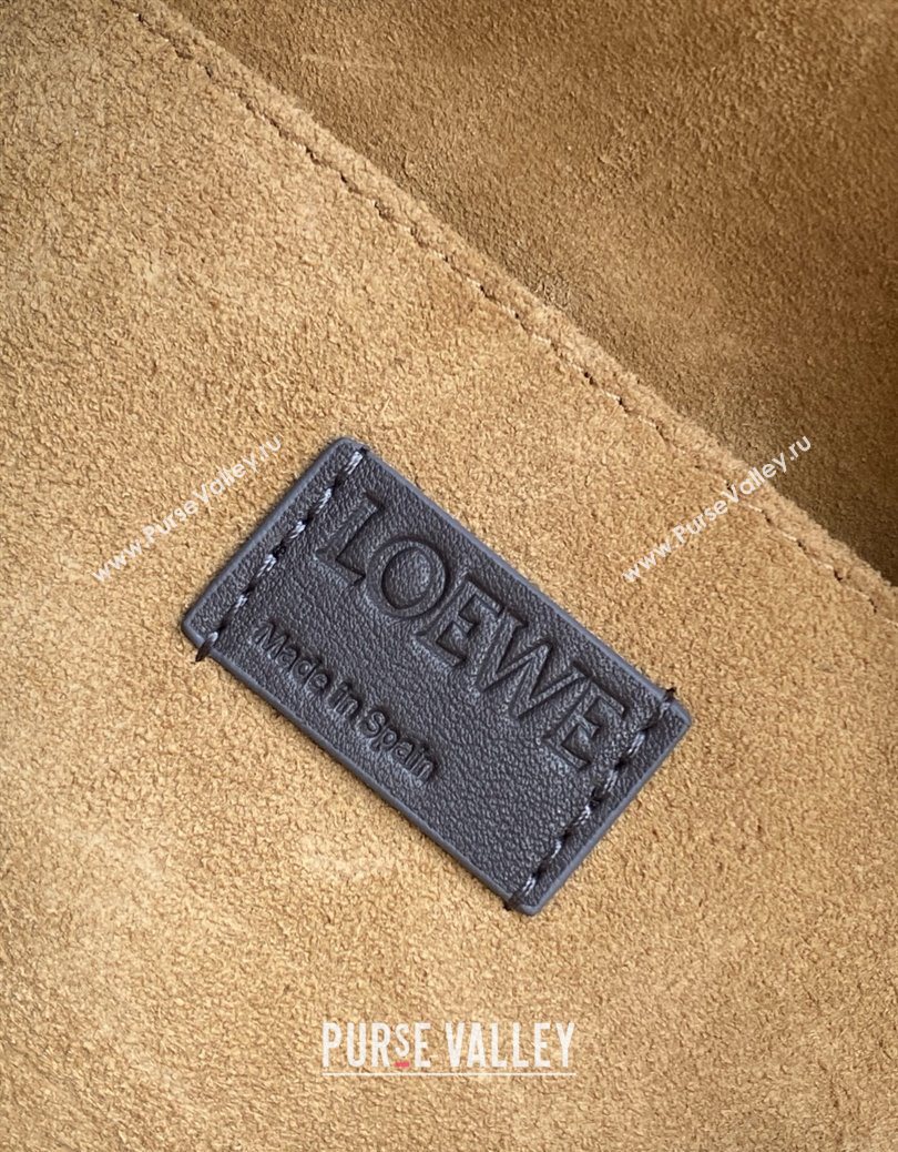 Loewe Medium Pebble messenger bag in smooth calfskin grey 2025 9094 (Ys-251121003)