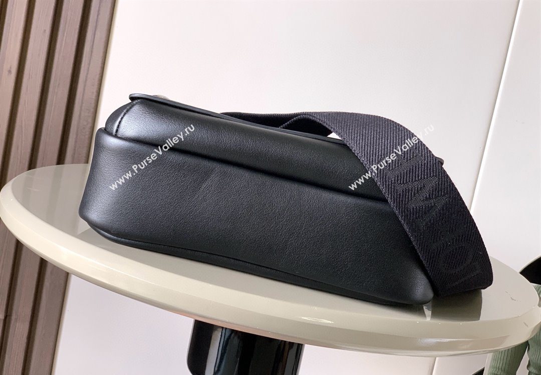 Loewe Medium Pebble messenger bag in smooth calfskin black 2025 9094 (Ys-251121004)