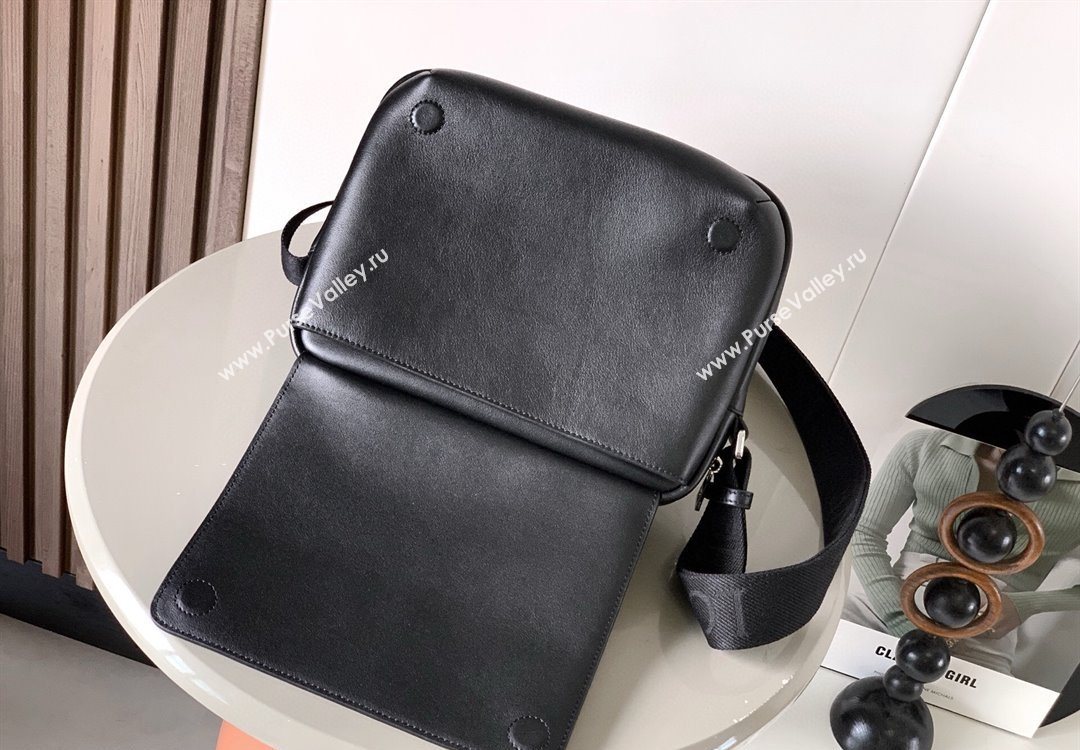 Loewe Medium Pebble messenger bag in smooth calfskin black 2025 9094 (Ys-251121004)