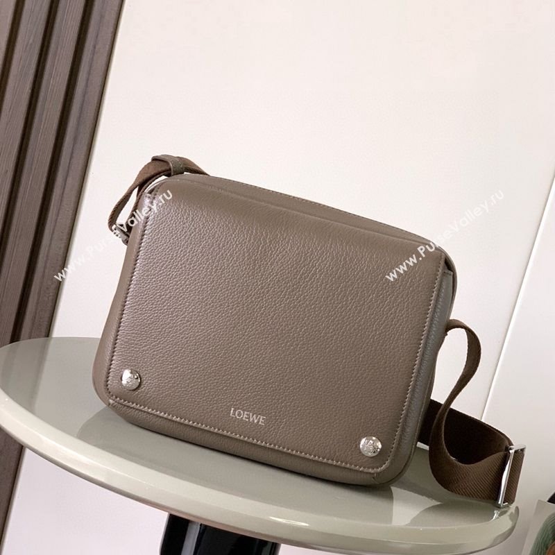 Loewe Medium Pebble messenger bag in supple grained calfskin Moss Green 2025 9094 (Ys-251121005)