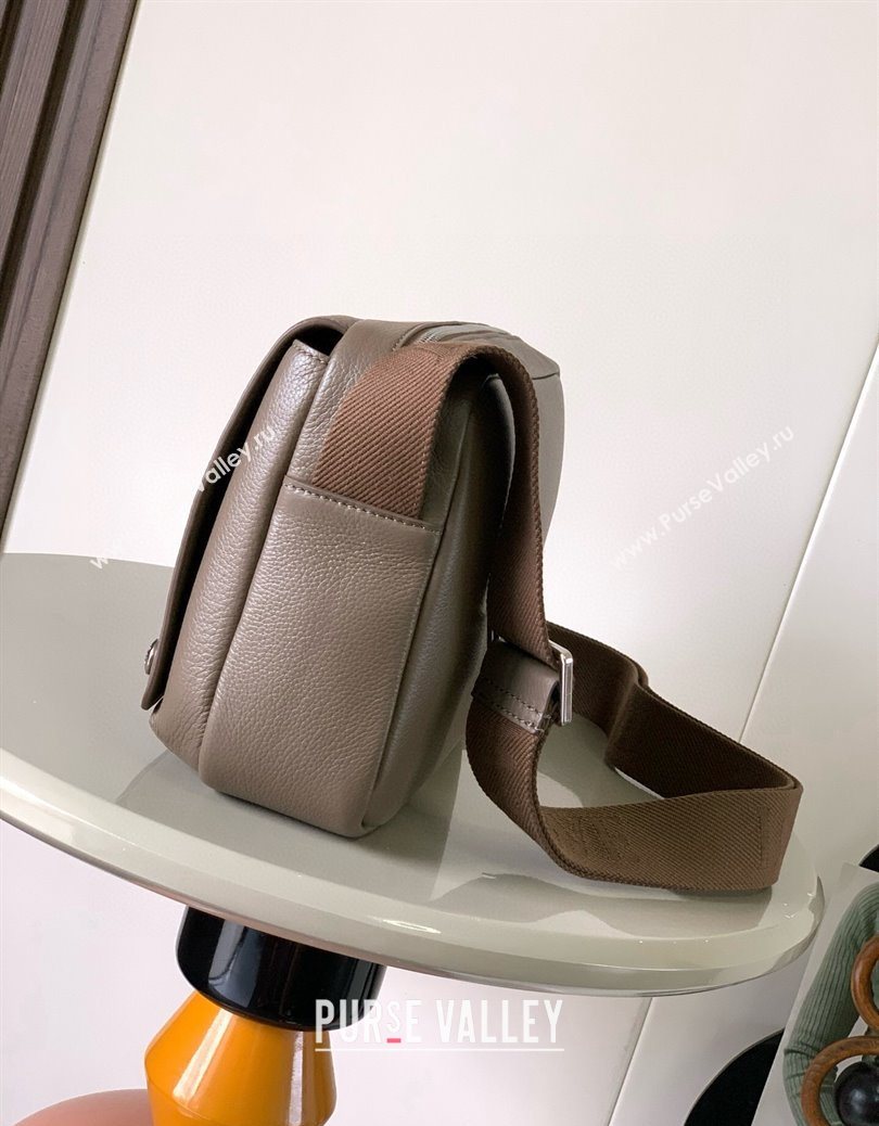 Loewe Medium Pebble messenger bag in supple grained calfskin Moss Green 2025 9094 (Ys-251121005)