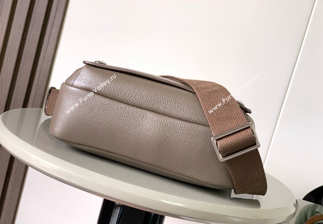 Loewe Medium Pebble messenger bag in supple grained calfskin Moss Green 2025 9094 (Ys-251121005)