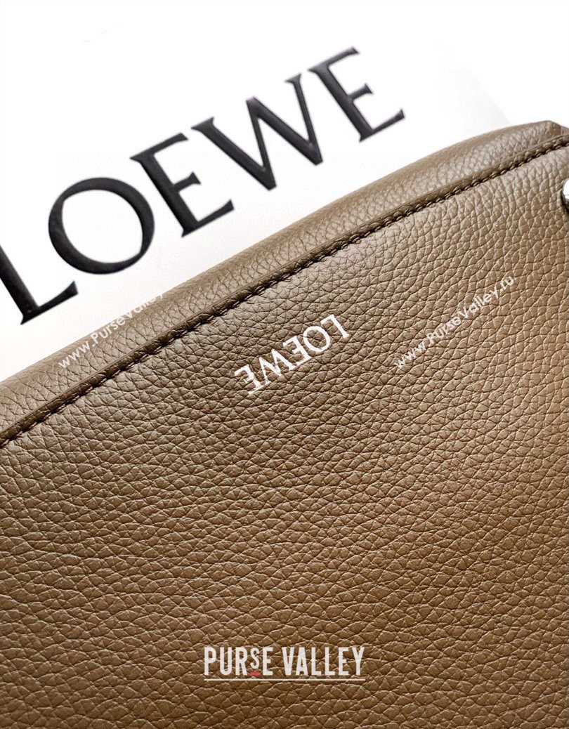 Loewe Medium Pebble messenger bag in supple grained calfskin Moss Green 2025 9094 (Ys-251121005)