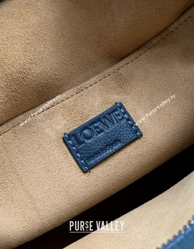 Loewe Medium Pebble messenger bag in supple grained calfskin Indigo Blue 2025 9094 (Ys-251121006)