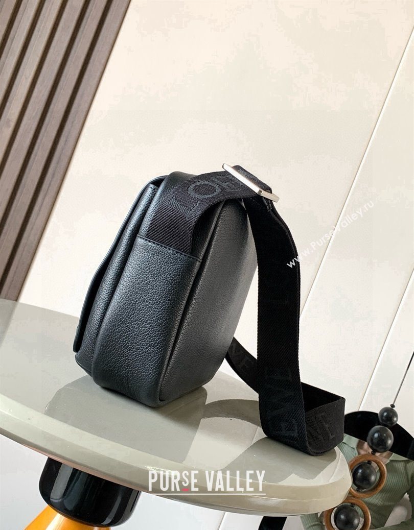 Loewe Medium Pebble messenger bag in supple grained calfskin Black 2025 9094 (Ys-251121007)
