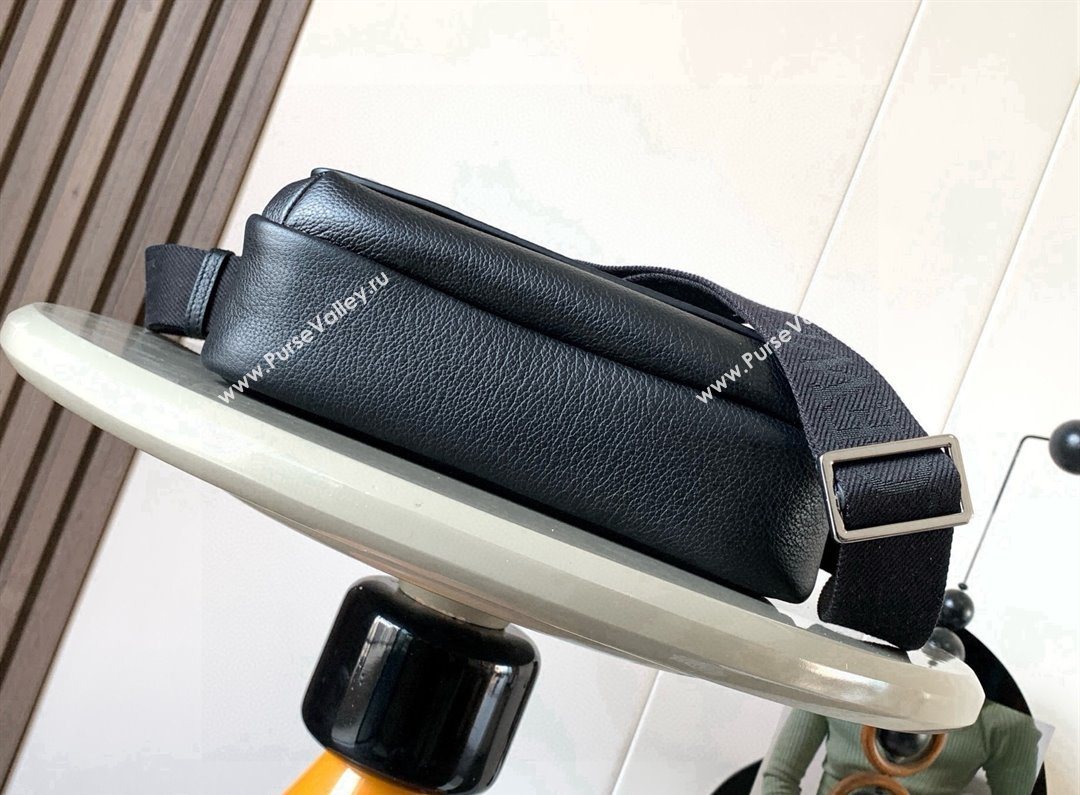 Loewe Medium Pebble messenger bag in supple grained calfskin Black 2025 9094 (Ys-251121007)