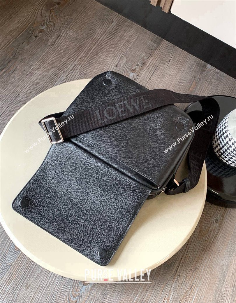 Loewe Medium Pebble messenger bag in supple grained calfskin Black 2025 9094 (Ys-251121007)