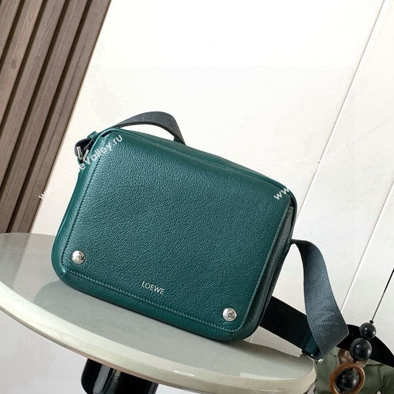 Loewe Medium Pebble messenger bag in supple grained calfskin Green 2025 9094 (Ys-251121008)