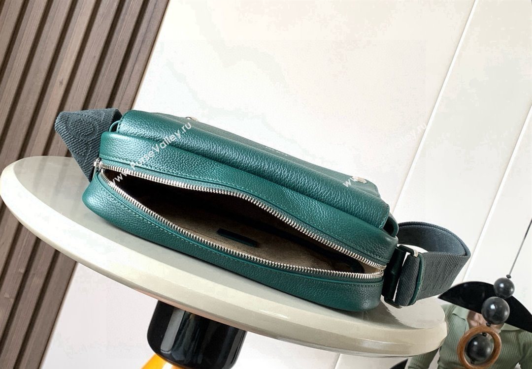 Loewe Medium Pebble messenger bag in supple grained calfskin Green 2025 9094 (Ys-251121008)