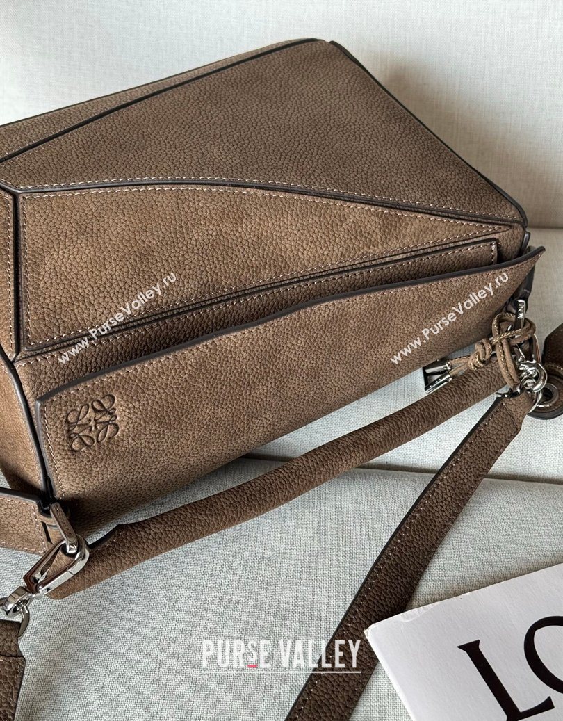 Loewe Small Featherlight Puzzle bag in grained nubuck Tundra 2026 3007-1 (nana-260121061)