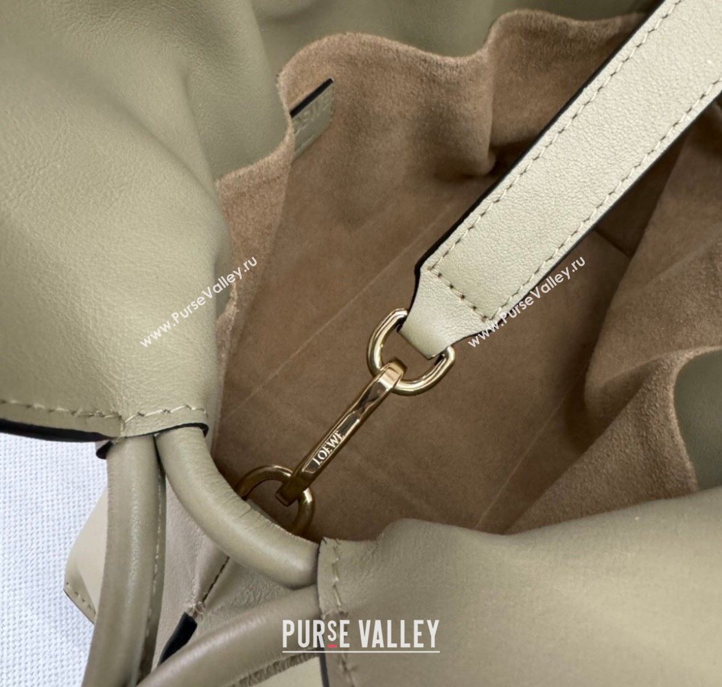 Loewe Flamenco Medium Clutch in Nappa Calfskin Leather Clay Green 2026 262386 (Ys-260121079)