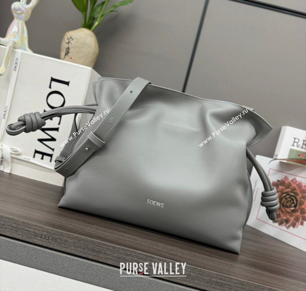 Loewe Flamenco Medium Clutch in Nappa Calfskin Leather Pearly Grey 2026 262386 (Ys-260121080)