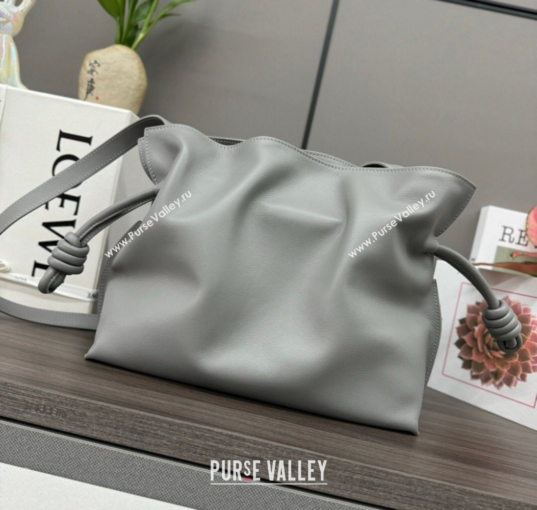 Loewe Flamenco Medium Clutch in Nappa Calfskin Leather Pearly Grey 2026 262386 (Ys-260121080)