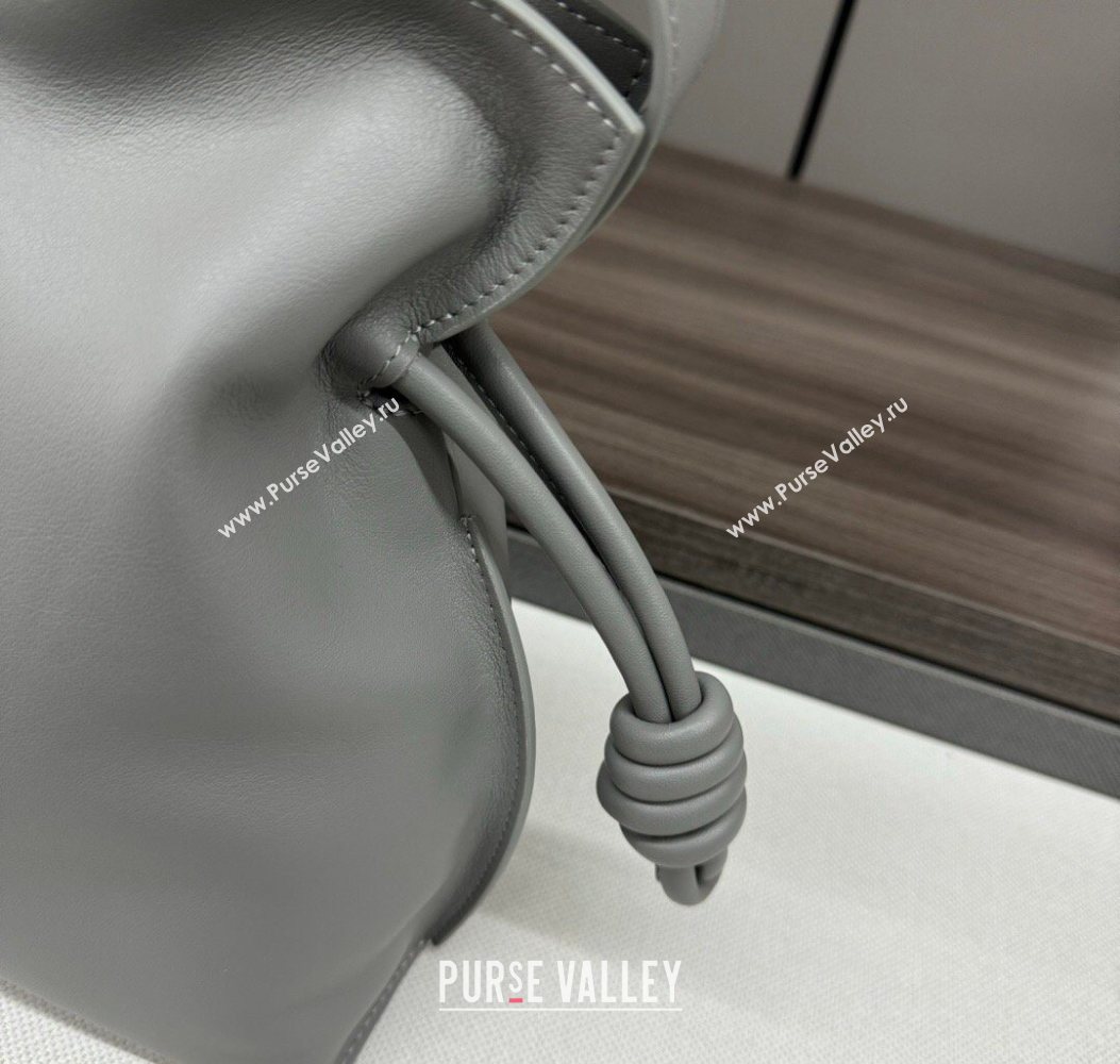 Loewe Flamenco Medium Clutch in Nappa Calfskin Leather Pearly Grey 2026 262386 (Ys-260121080)