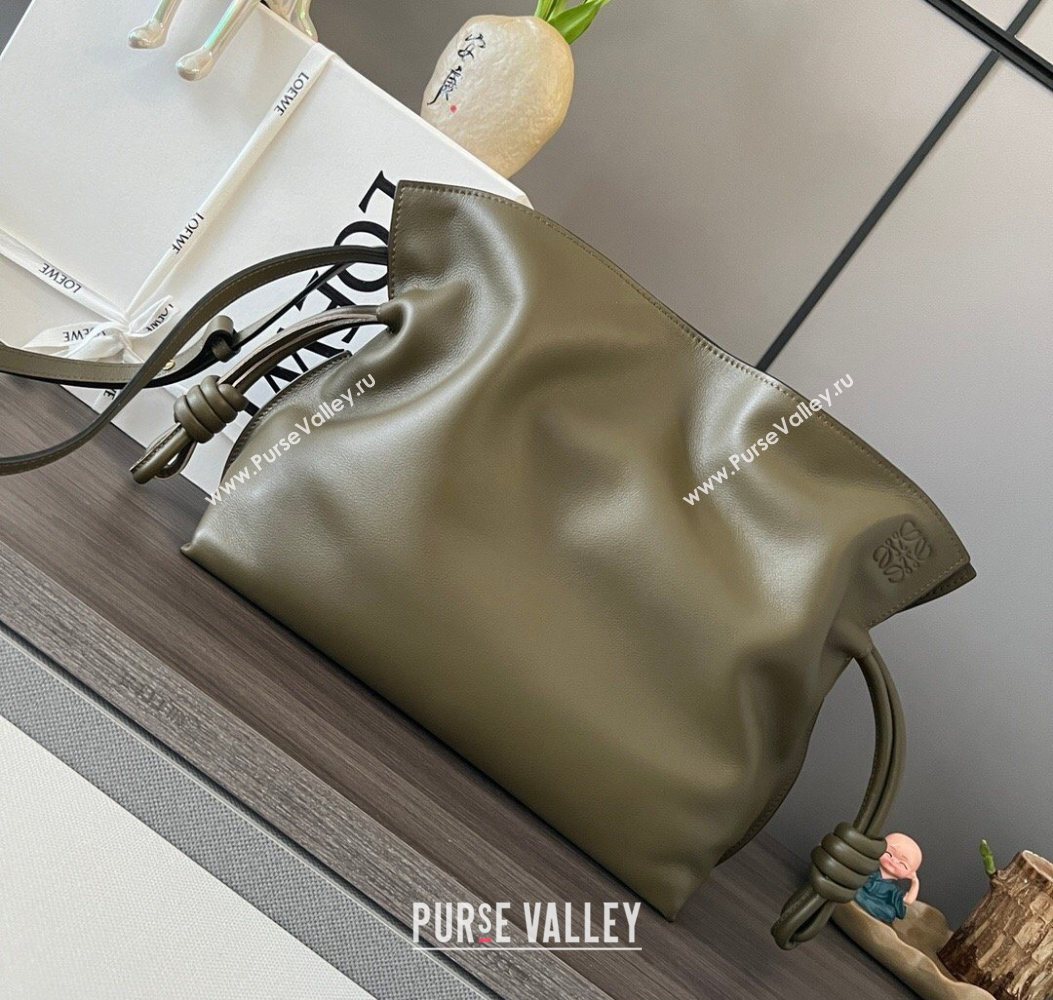 Loewe Flamenco Medium Clutch in Nappa Calfskin LeatherDark Kahki Green 2026 262386 (Ys-260121083)