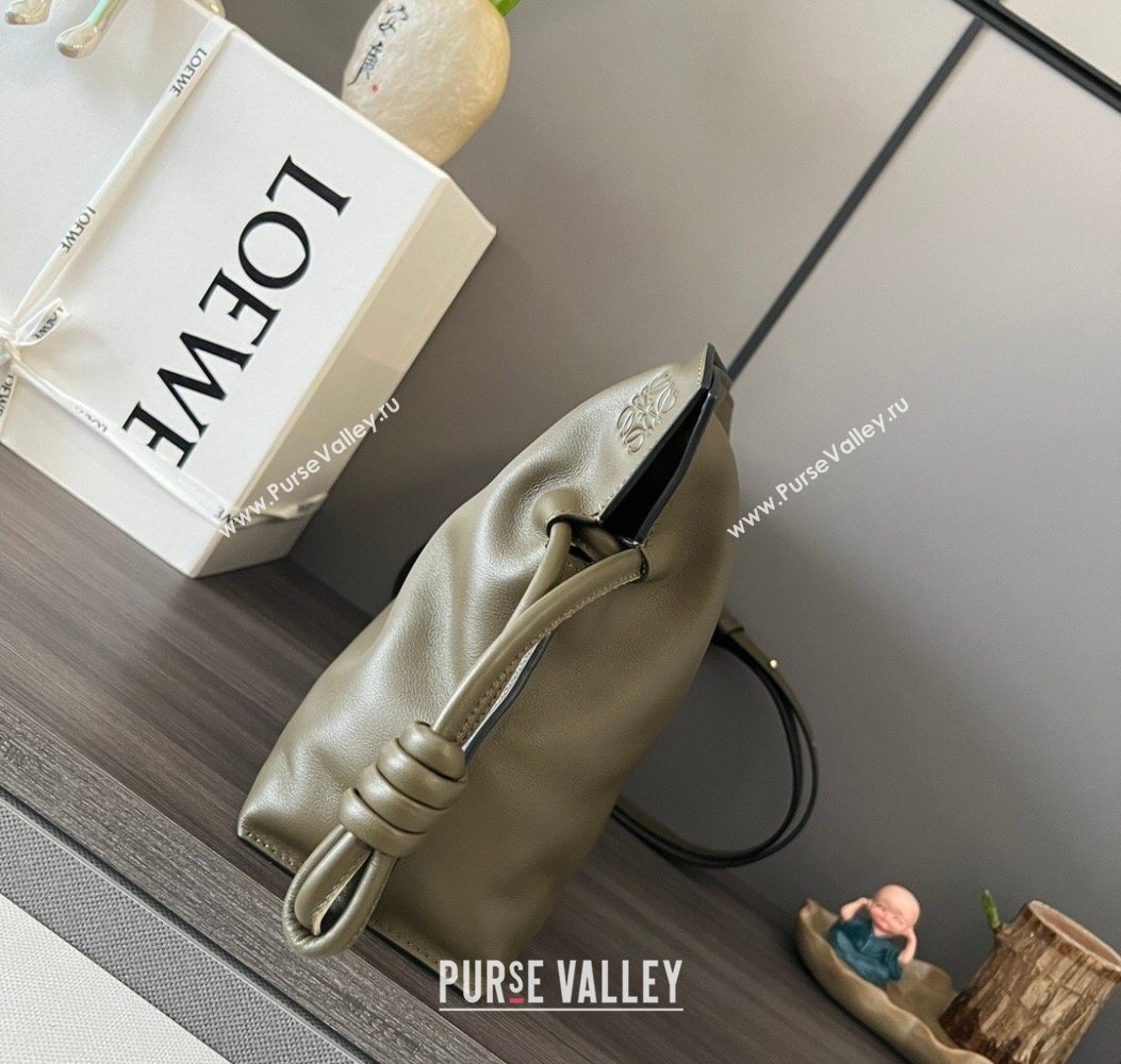 Loewe Flamenco Medium Clutch in Nappa Calfskin LeatherDark Kahki Green 2026 262386 (Ys-260121083)