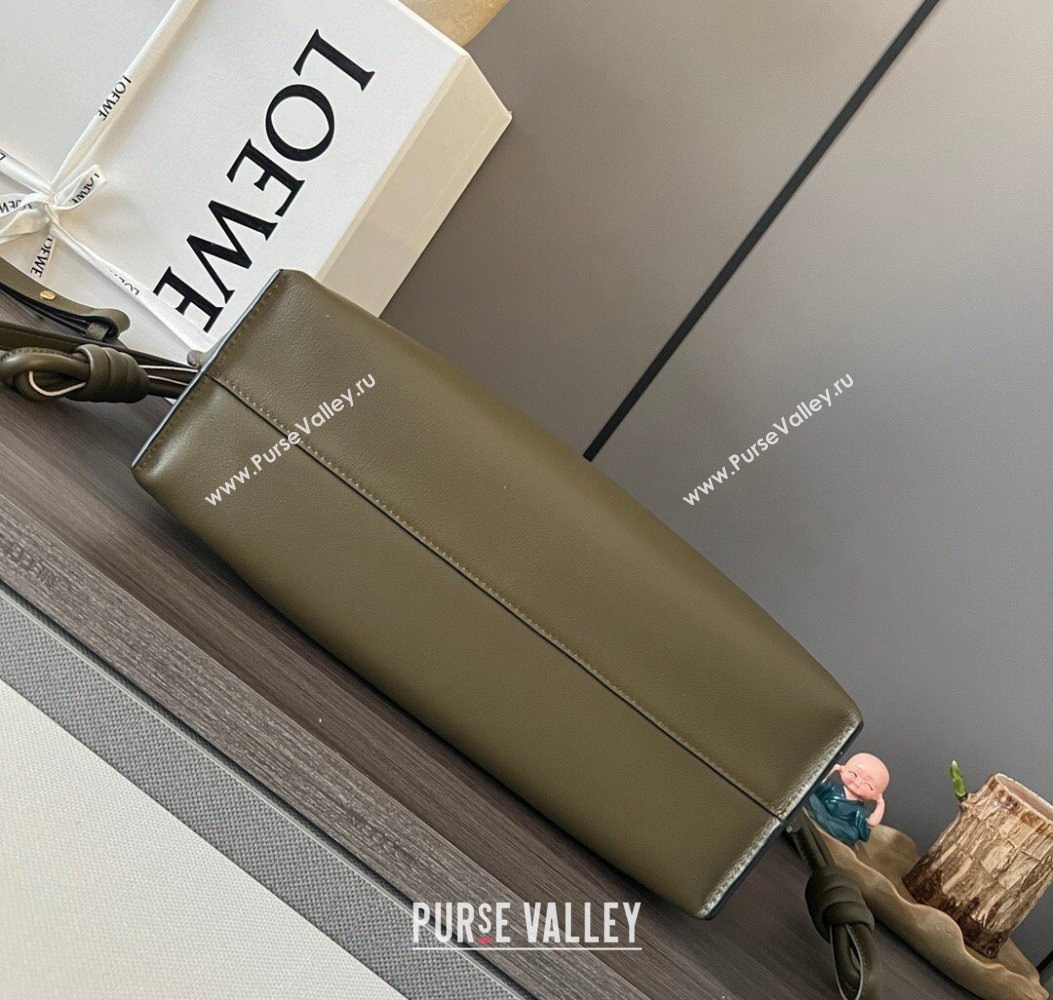 Loewe Flamenco Medium Clutch in Nappa Calfskin LeatherDark Kahki Green 2026 262386 (Ys-260121083)