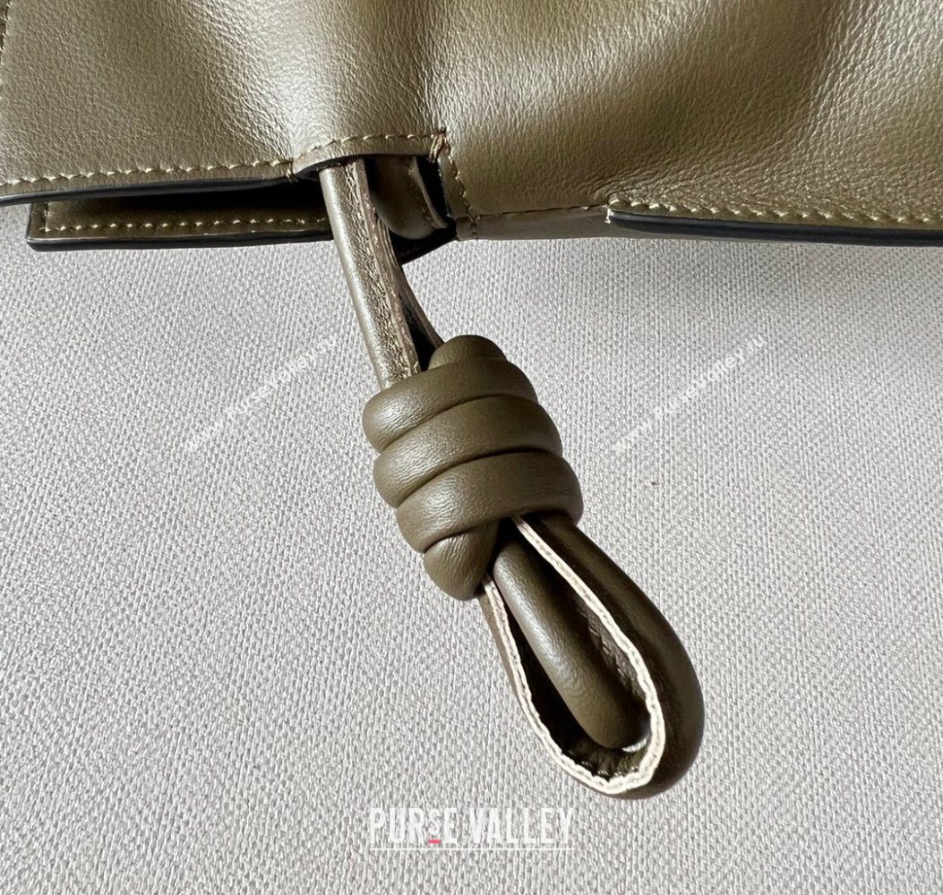 Loewe Flamenco Medium Clutch in Nappa Calfskin LeatherDark Kahki Green 2026 262386 (Ys-260121083)