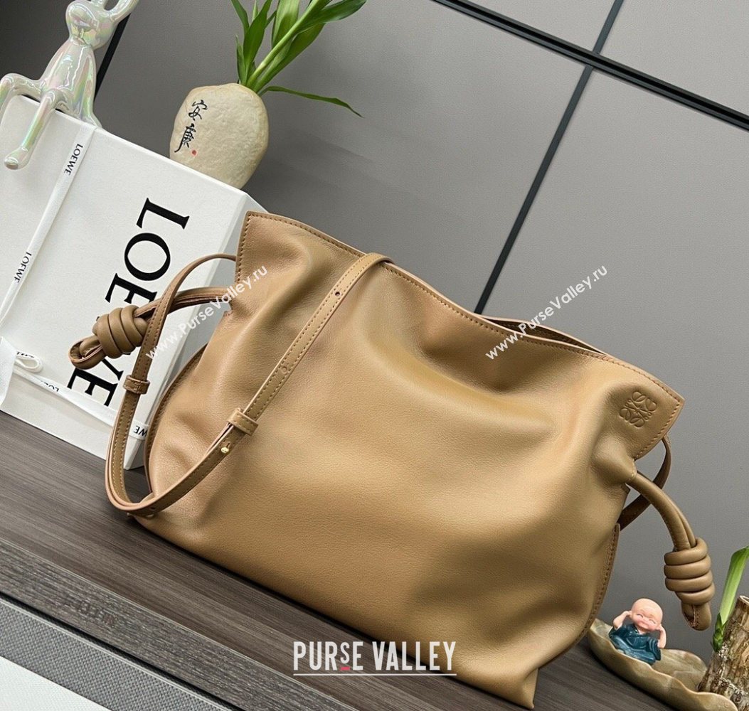 Loewe Flamenco Medium Clutch in Nappa Calfskin Leather Oak Brown 2026 262386 (Ys-260121087)