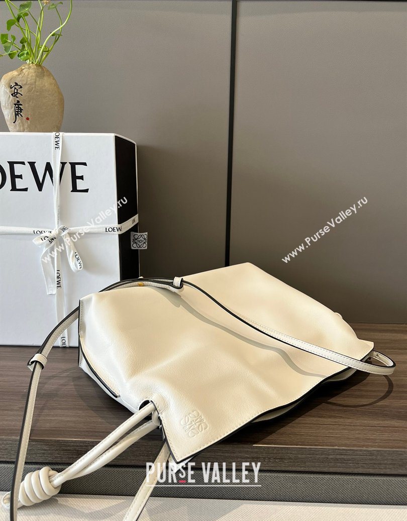 Loewe Flamenco Medium Clutch in Nappa Calfskin Leather Soft White 2026 262386 (Ys-260121088)