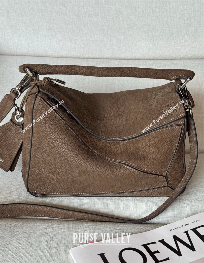 Loewe Small Featherlight Puzzle bag in grained nubuck Tundra 2026 3007-1 (nana-260121061)