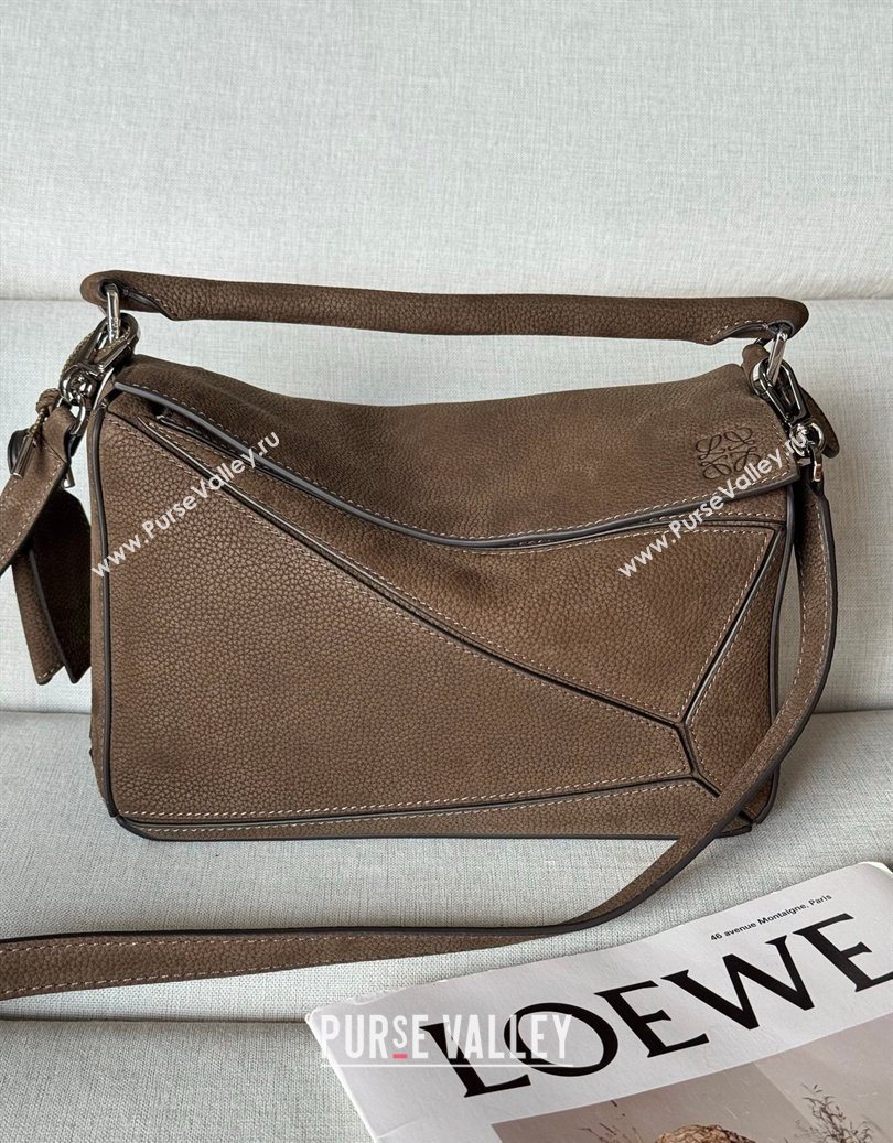 Loewe Small Featherlight Puzzle bag in grained nubuck Tundra 2026 3007-1 (nana-260121061)
