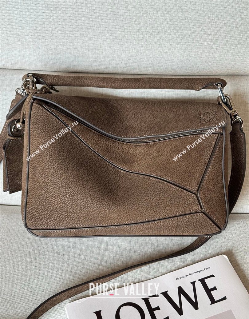 Loewe Small Featherlight Puzzle bag in grained nubuck Tundra 2026 3007-1 (nana-260121061)