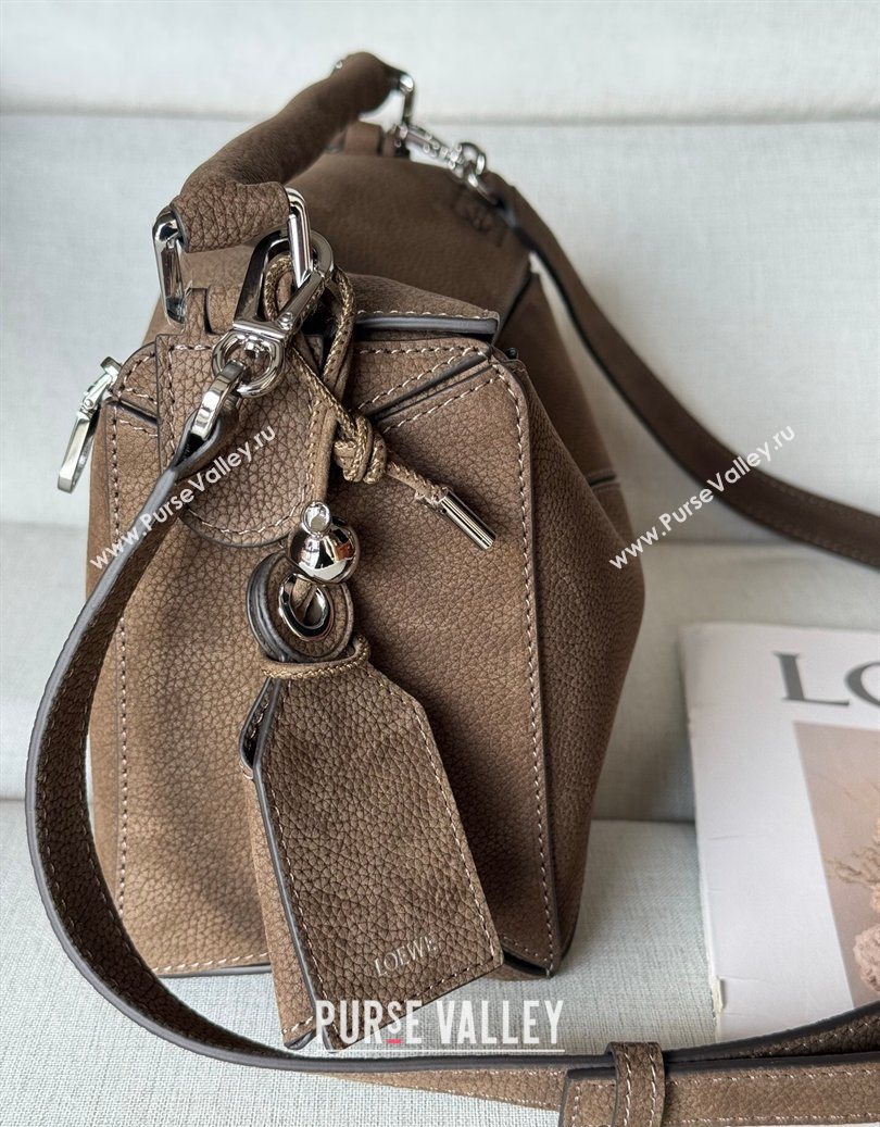 Loewe Small Featherlight Puzzle bag in grained nubuck Tundra 2026 3007-1 (nana-260121061)