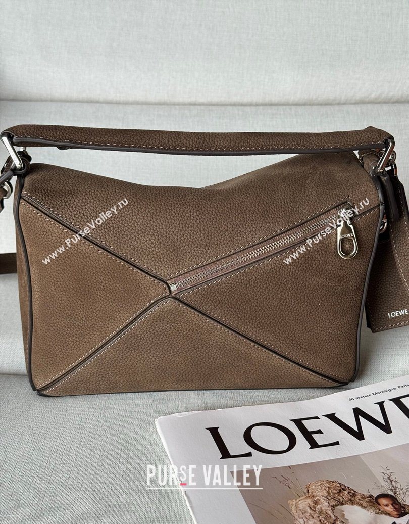 Loewe Small Featherlight Puzzle bag in grained nubuck Tundra 2026 3007-1 (nana-260121061)