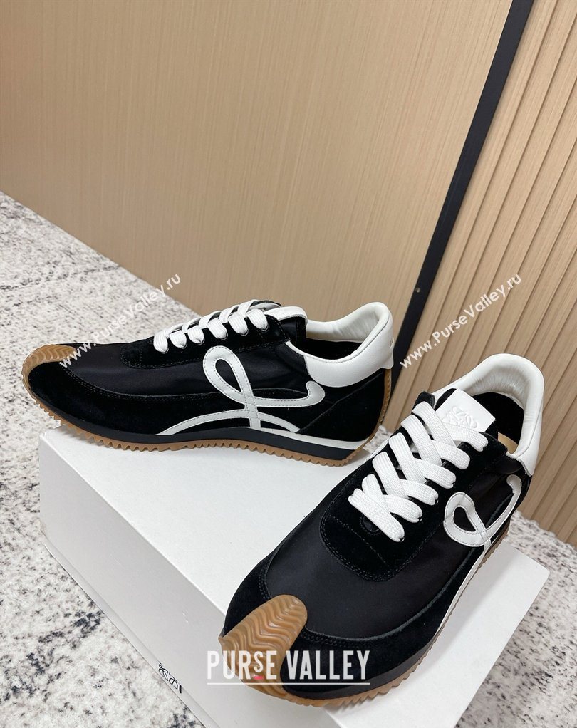 Loewe Flow Runner Sneakers in Nylon and Suede Black/White 10 2026 0226 (MD-260226020)