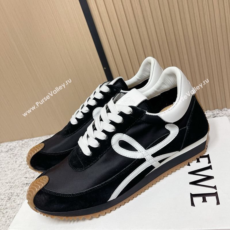 Loewe Flow Runner Sneakers in Nylon and Suede Black/White 10 2026 0226 (MD-260226020)