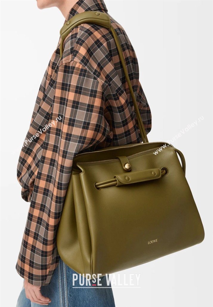 Loewe Large Madrid bag in supple calfskin leather Green 2026 052510 (nana-260407075)