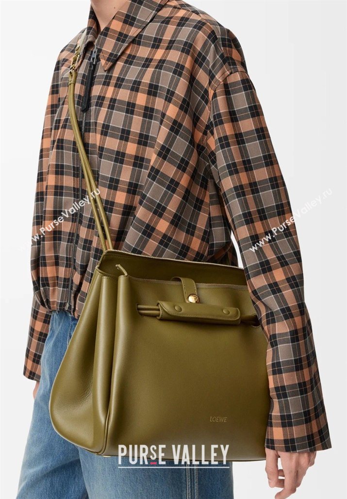 Loewe Large Madrid bag in supple calfskin leather Green 2026 052510 (nana-260407075)