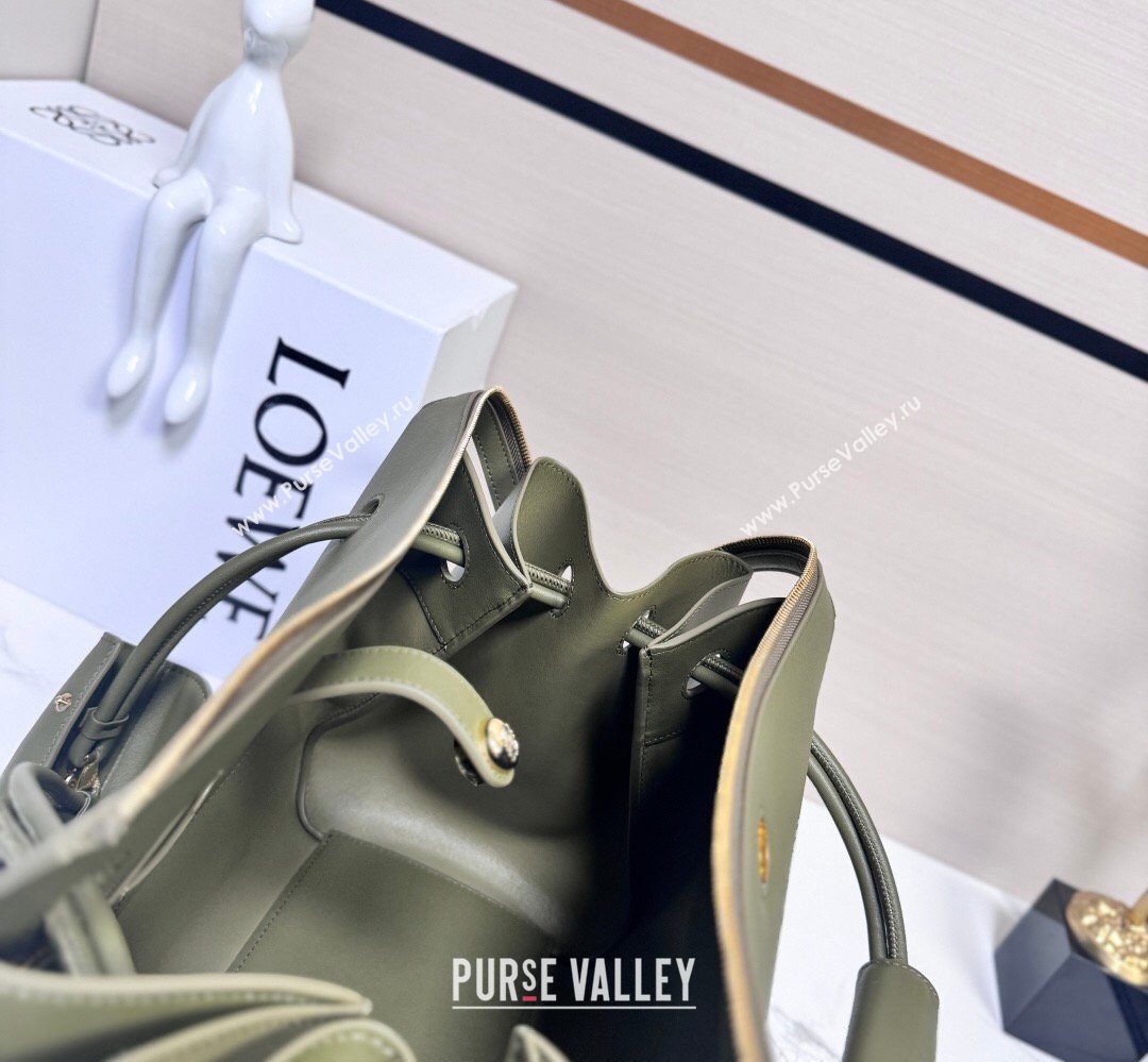 Loewe Large Madrid bag in supple calfskin leather Green 2026 052510 (nana-260407075)