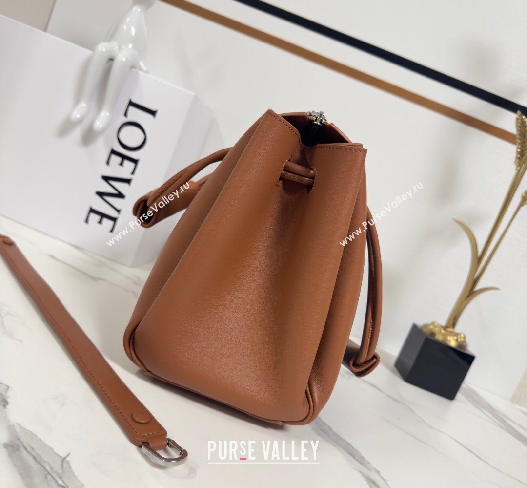 Loewe Medium Madrid bag in supple calfskin leather Caramel/Bright Green 2026 062451 (nana-260407078)