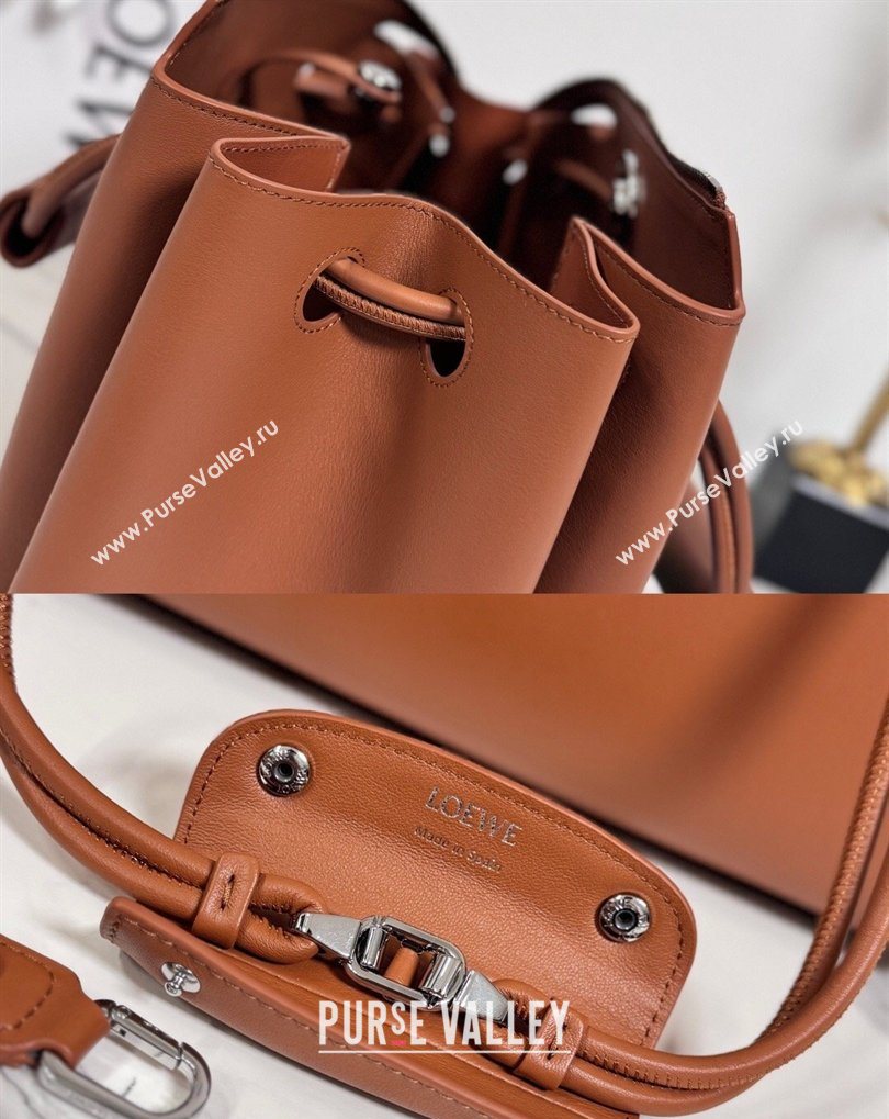 Loewe Medium Madrid bag in supple calfskin leather Caramel/Bright Green 2026 062451 (nana-260407078)