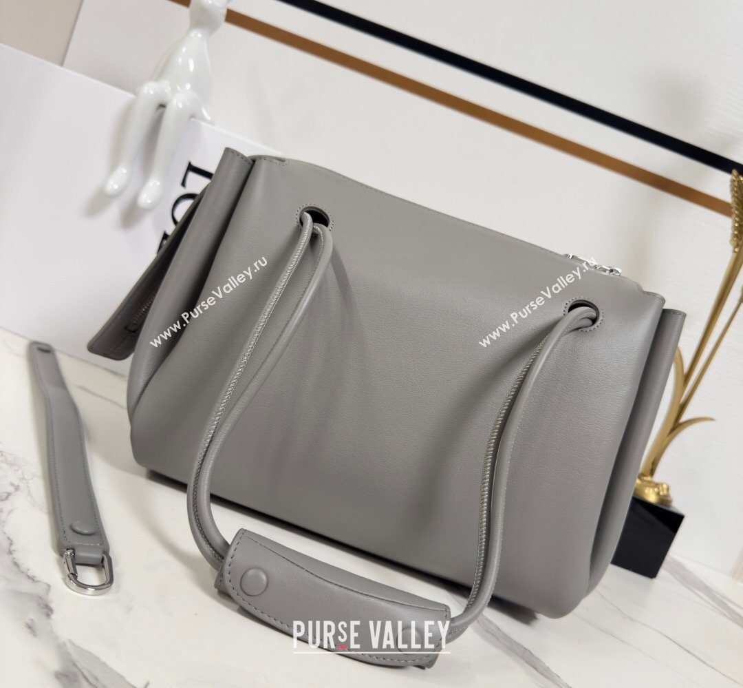 Loewe Medium Madrid bag in supple calfskin leather Grey/White/Black 2026 062451 (nana-260407079)