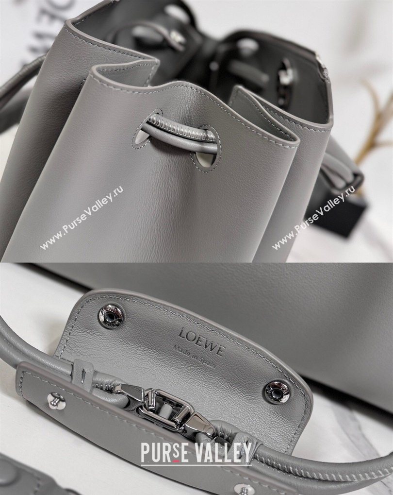 Loewe Medium Madrid bag in supple calfskin leather Grey/White/Black 2026 062451 (nana-260407079)