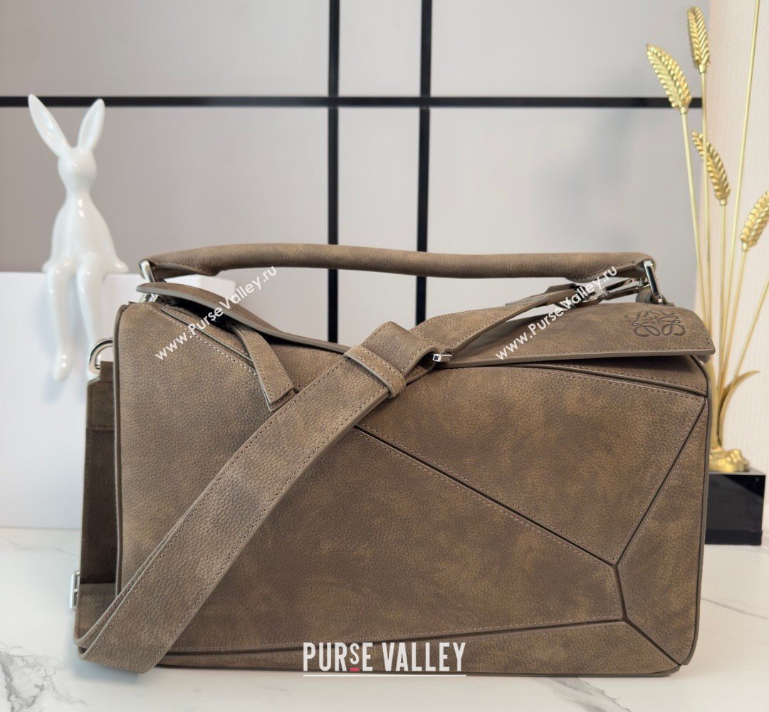Loewe Large Puzzle Edge bag in grained nubuck Tundra 2026 052446 (Ys-260407080)