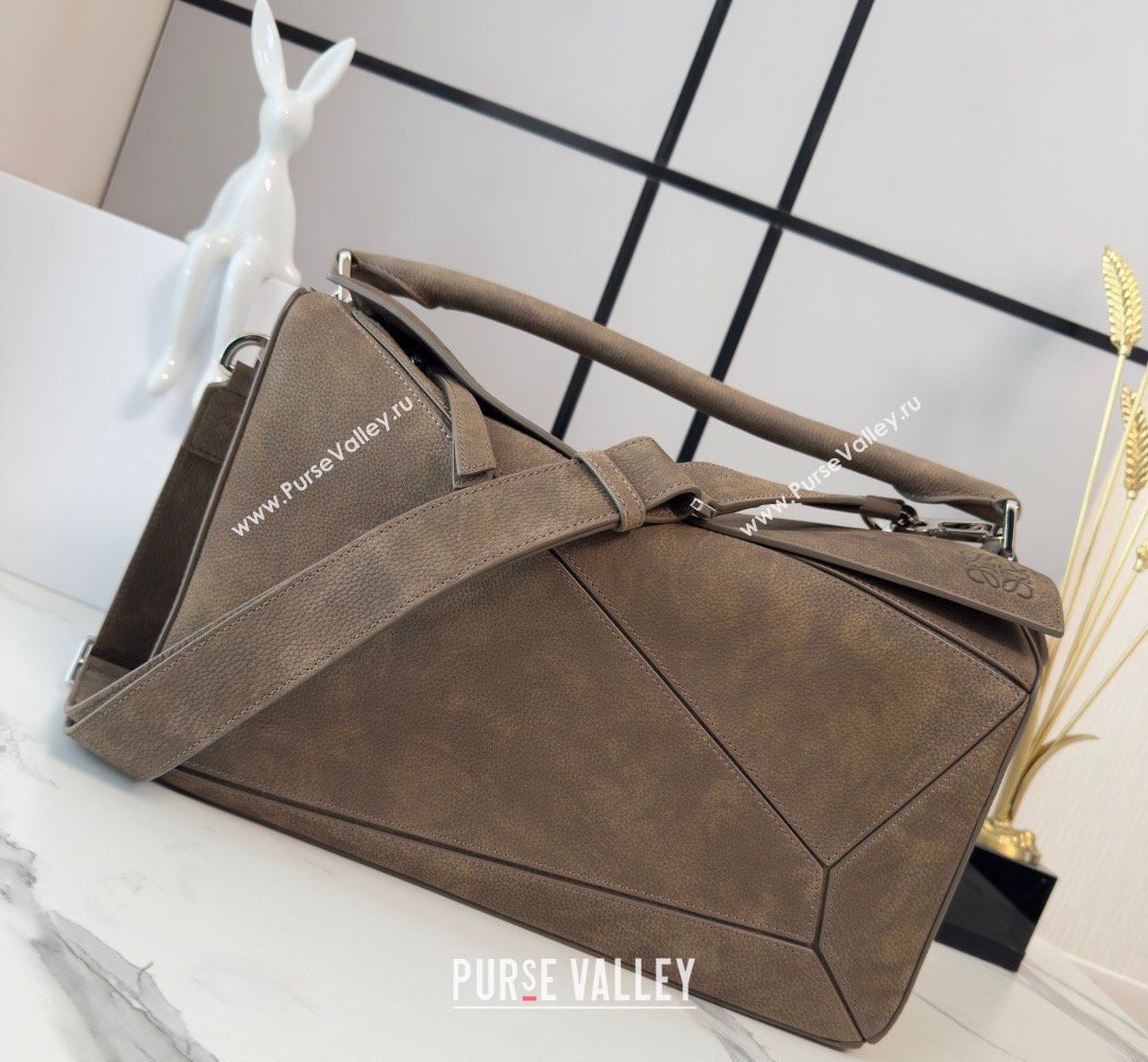 Loewe Large Puzzle Edge bag in grained nubuck Tundra 2026 052446 (Ys-260407080)