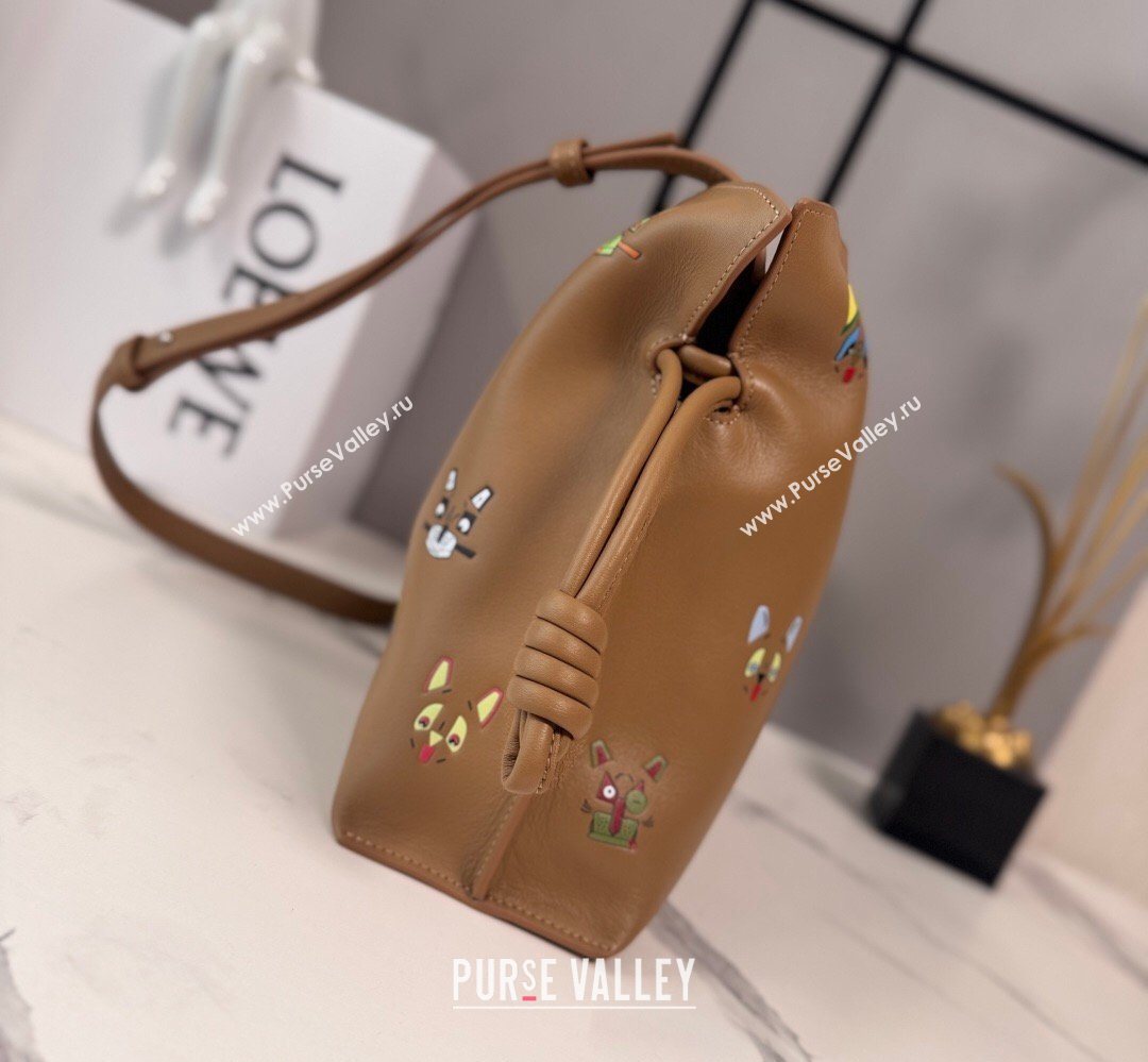 Louis Wain x Loewe Medium Flamenco Clutch in Cat Embroidered Nappa Calfskin Leather Mocha 2026 (Ys-260407061)