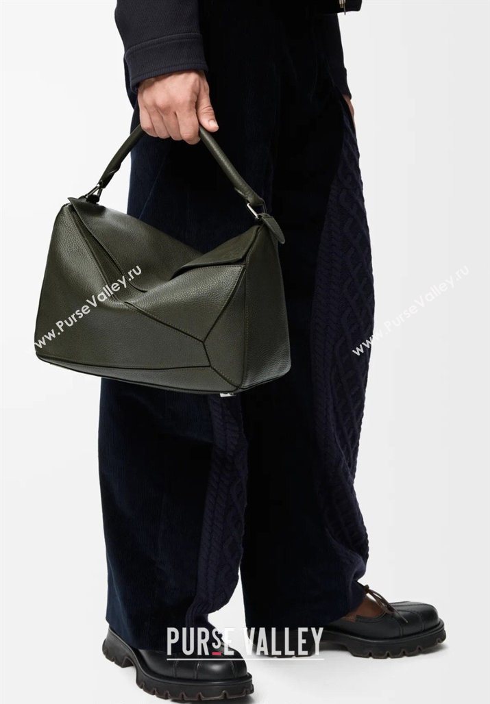 Loewe Large Puzzle Edge bag in soft grained calfskin Dark Olive 2026 052446 (Ys-260407083)