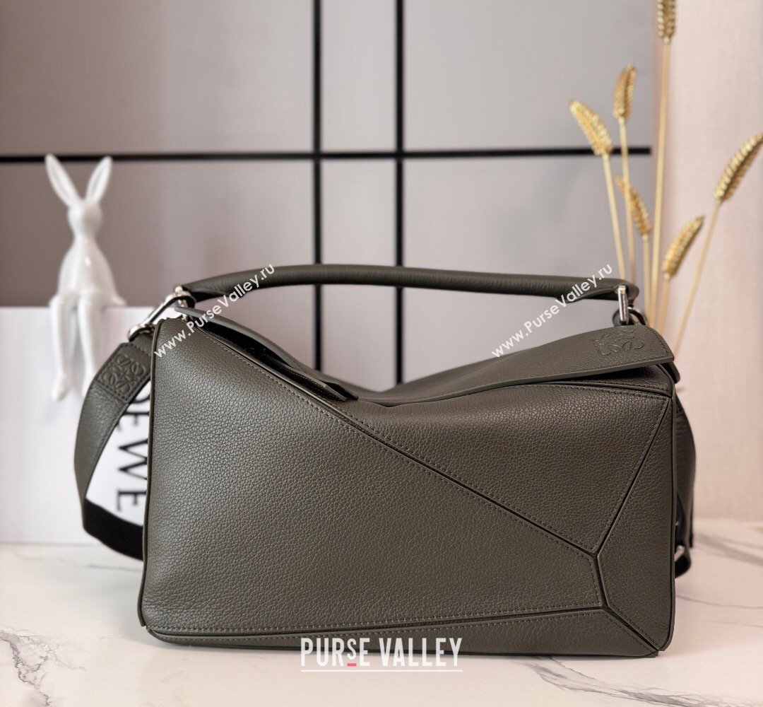 Loewe Large Puzzle Edge bag in soft grained calfskin Dark Olive 2026 052446 (Ys-260407083)